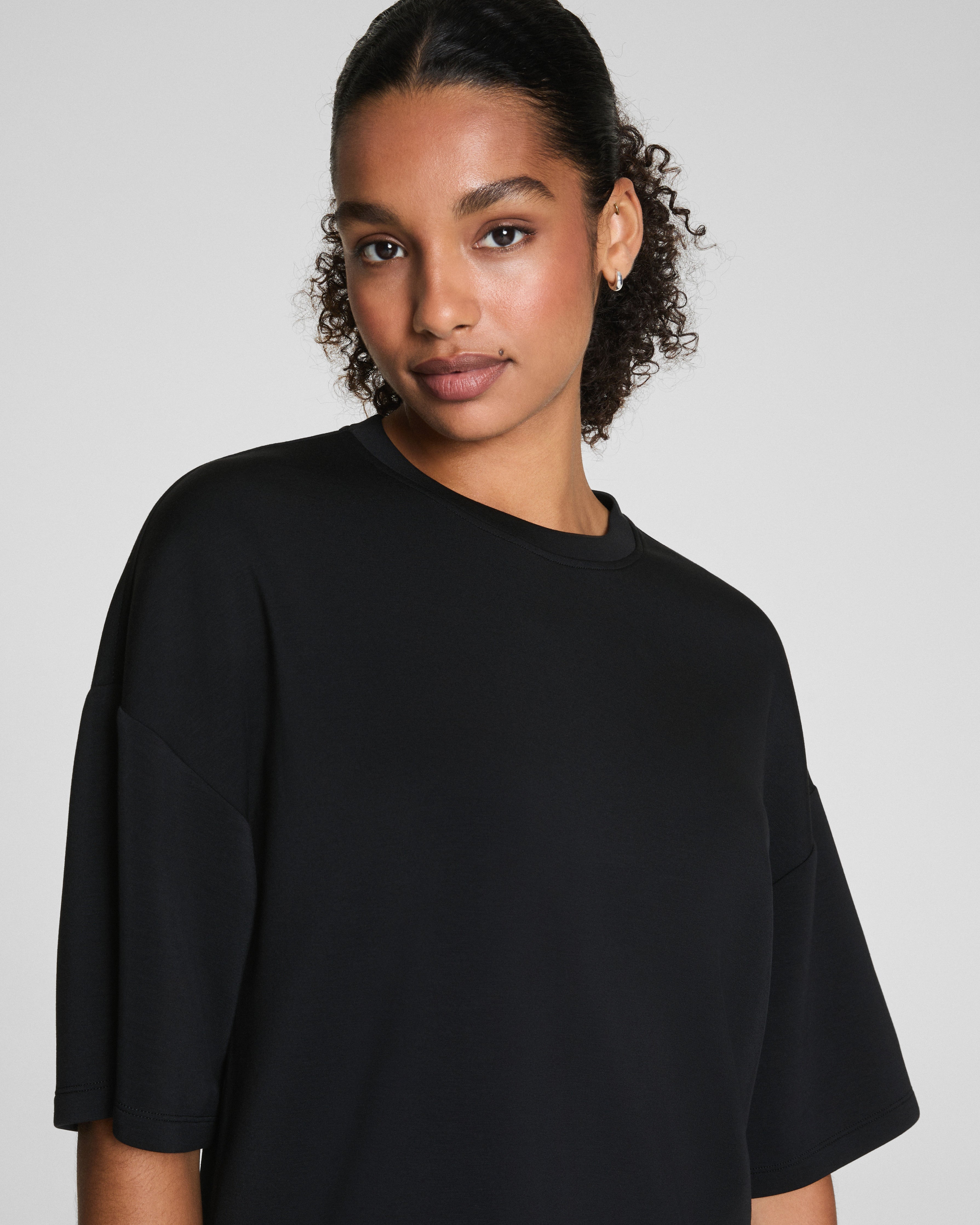 SPANX AirEssentials® Relaxed Tee  Very Black
